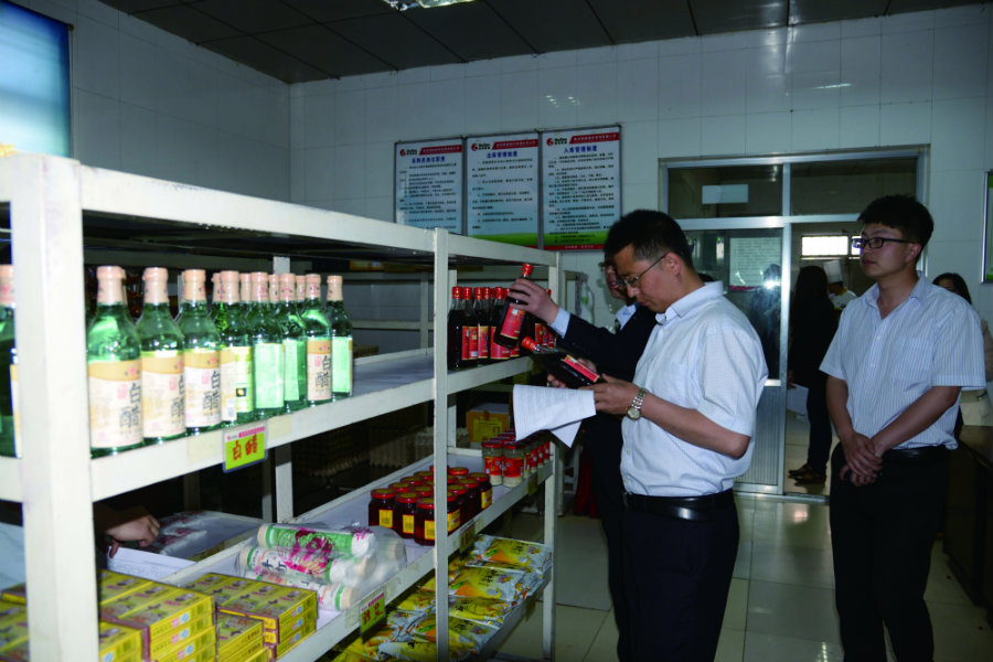 1545613292837802.jpeg 6-組織職工代表對兩堂一舍進(jìn)行巡視檢查.JPG