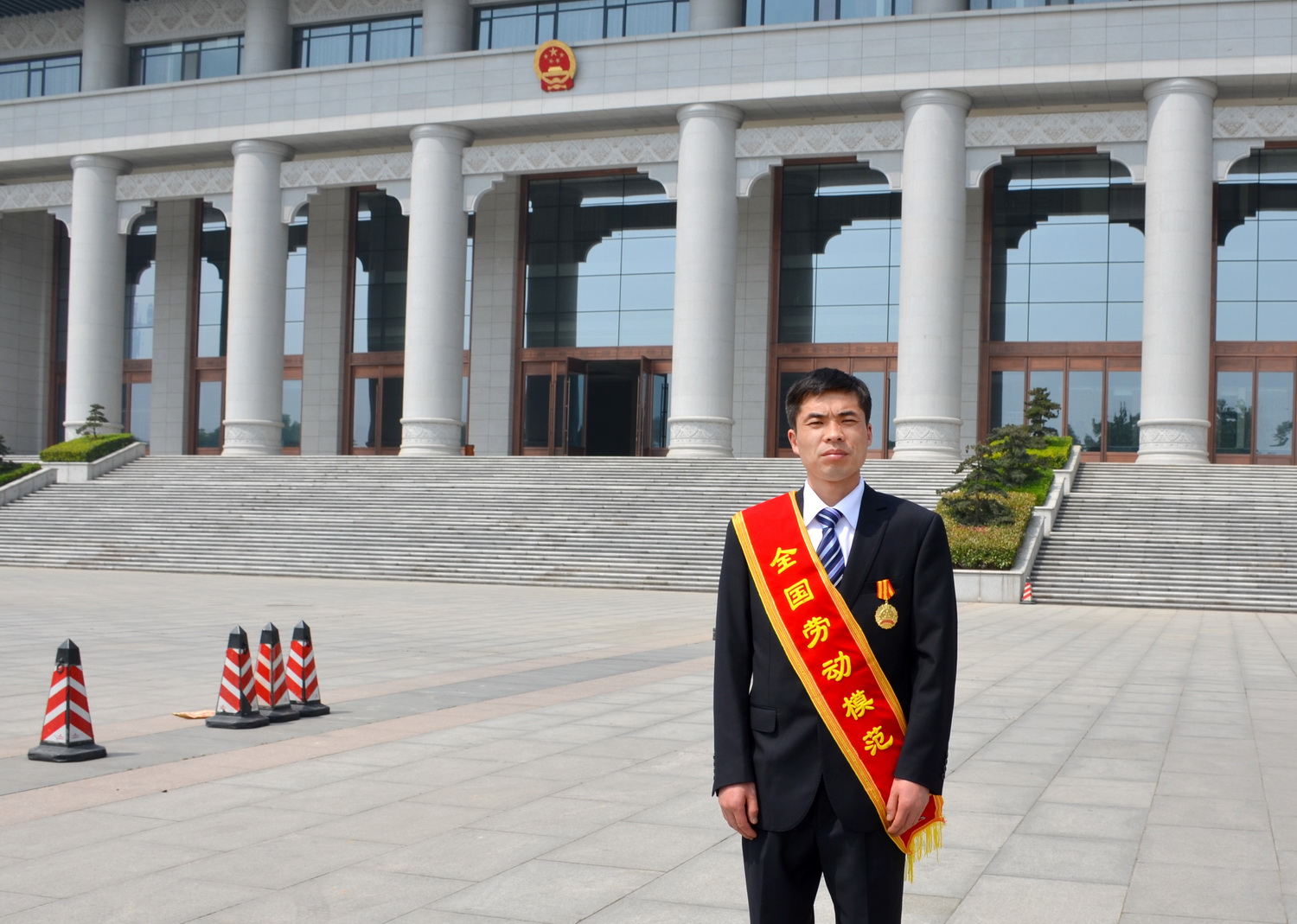 1651735017676117.jpeg 1.全國勞模下峪口礦楊棟載譽歸來.jpg