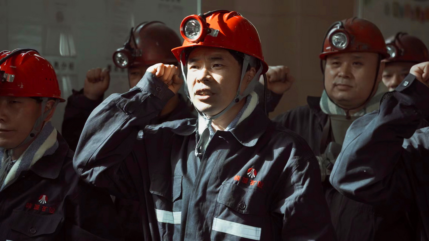 1651735057893119.jpeg 2.楊棟入井前安全宣誓.jpg