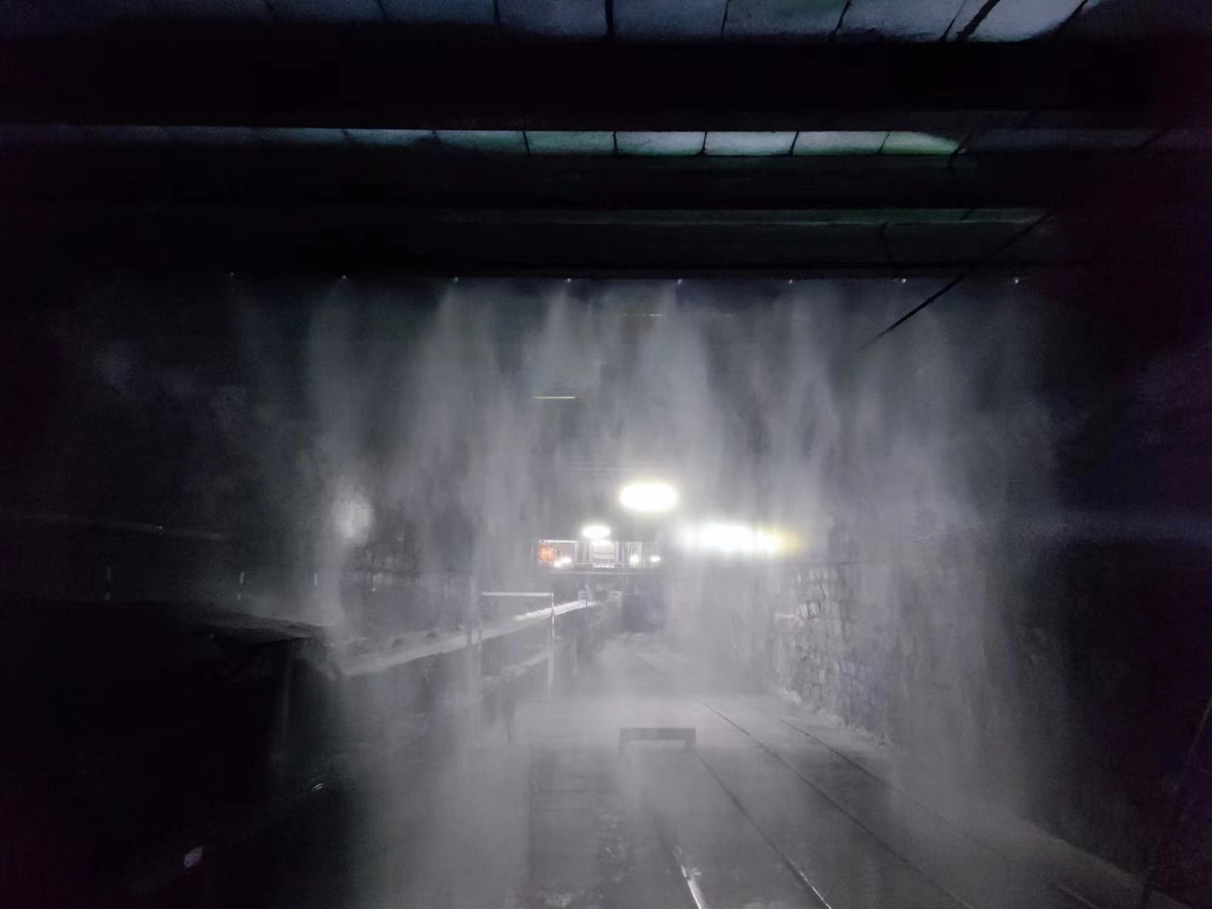 1694656780982274.jpeg 撞鏈式橫向多噴頭轉載噴霧裝置.jpg